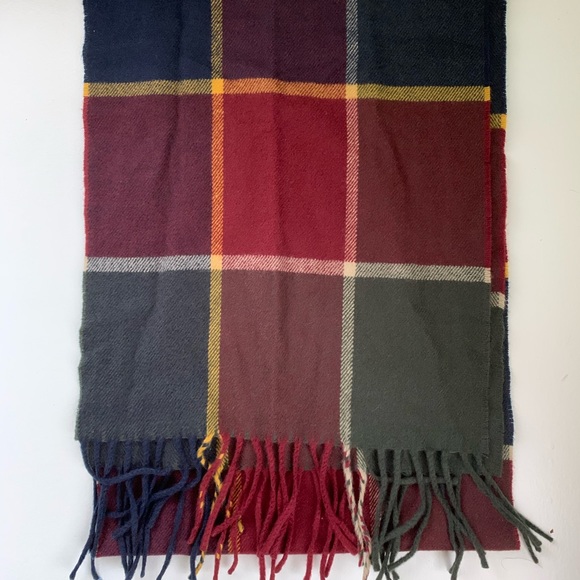 Accessories - Beautiful fall/winter color plaid scarf